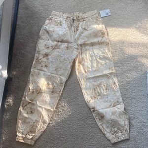 Forever 21 never worn beige camo joggers. Size medium